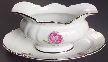 The Belrose Gravy Boat with Attached Underplate