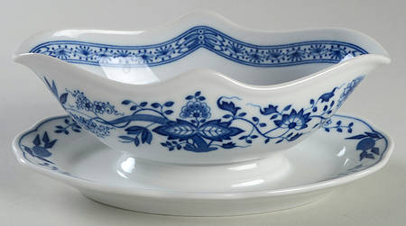 Blue Onion Gravy Boat with Attached Underplate