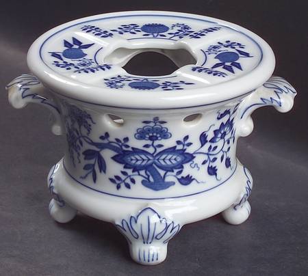 Blue Onion China Warmer Stand