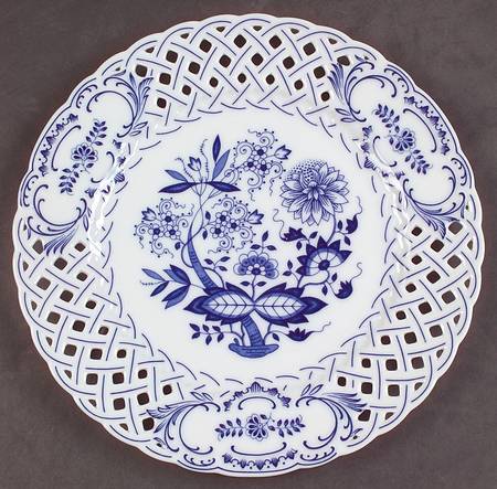 Blue Onion Pierced Edge Dinner Plate