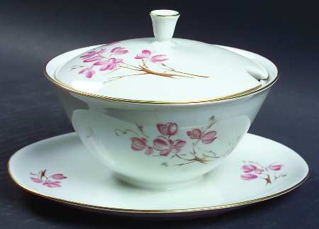 Capri Gravy Boat w/Attached Underplate & Lid