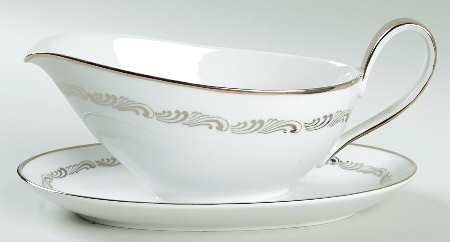 Cascade Gravy Boat with Attached Underplate