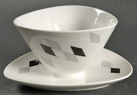 The Domino Gravy Boat with Attached Underplate