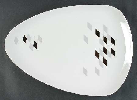 The Domino 15" Triangular Serving Platter