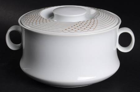 D'Oro Round Covered Vegetable