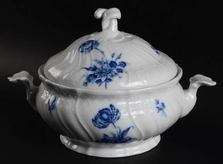 Dresden Blau Round Covered Vegetable