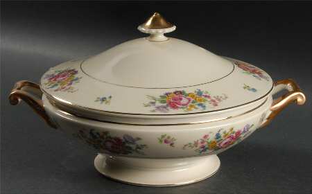 Dresden Round Covered Vegetable