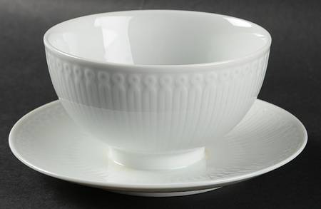 Elite White Gravy Boat with Attached Underplate by Hutschenreuther