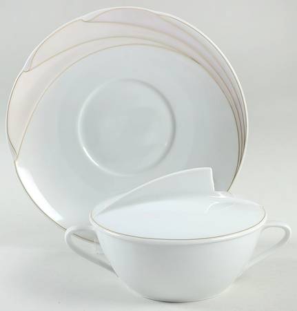 En Vogue Cream Soup Bowl & Saucer Set with Lid