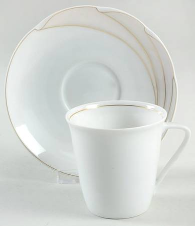 En Vogue Flat Cup & Saucer Set