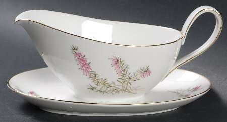 Heather White Gravy Boat with Attached Underplate