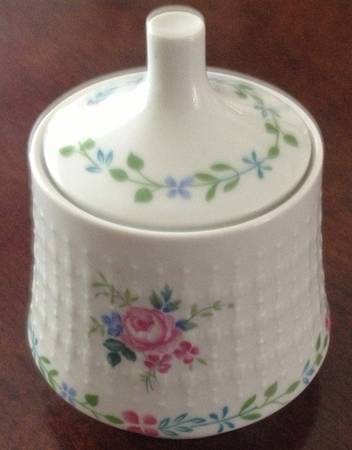 HUT111 Sugar Bowl & Lid