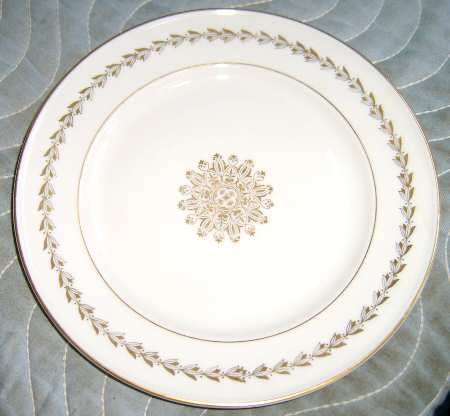 HUT138 Dinner Plate