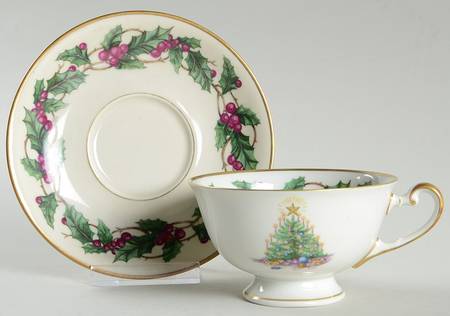 HUT172 Footed Cup & Saucer Set