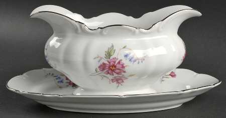 HUT18 Gravy Boat with Attached Underplate