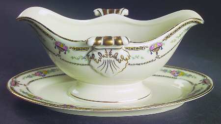 HUT208 Gravy Boat with Attached Underplate