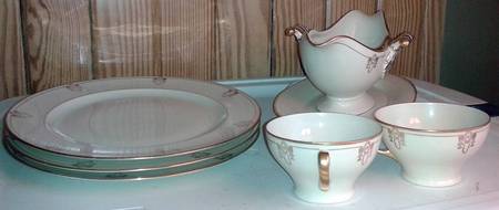 Colonial Gold Gravy Boat with Attached Underplate