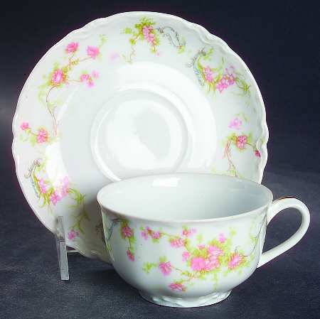 HUT23 Flat Cup & Saucer Set