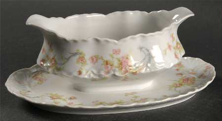 HUT23 Gravy Boat with Attached Underplate