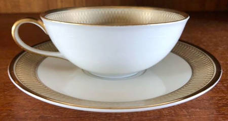 HUT243 Flat Cup & Saucer Set