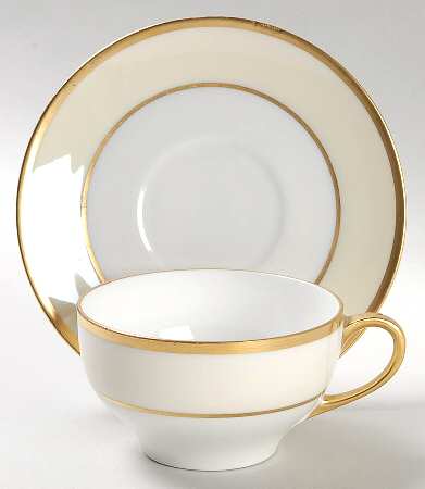 HUT25 Flat Cup & Saucer Set