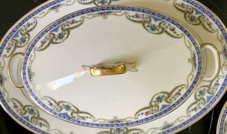 HUT253 Oval Covered Vegetable