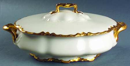 HUT38 Oval Covered Vegetable