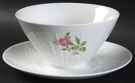 HUT39 Gravy Boat with Attached Underplate