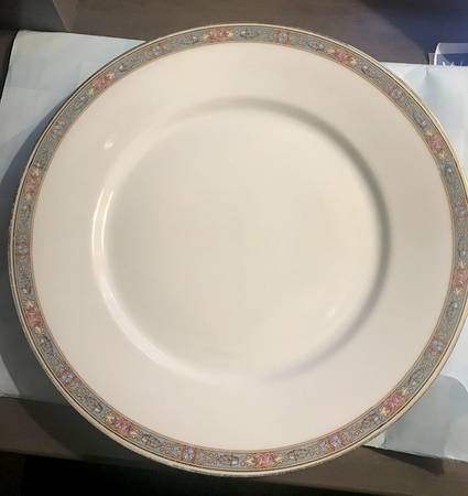 HUT397 Dinner Plate