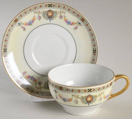 HUT4 Flat Cup & Saucer Set