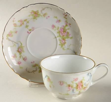 HUT425 Flat Cup & Saucer Set