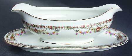HUT443 Gravy Boat with Attached Underplate