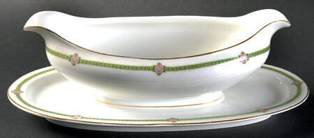 HUT455 Gravy Boat with Attached Underplate