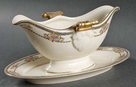 HUT50 Gravy Boat with Attached Underplate