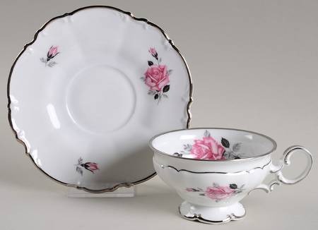 HUT55 Footed Cup & Saucer Set