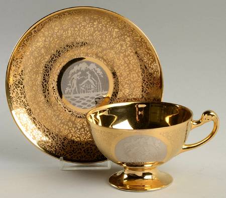 HUT558 Footed Cup & Saucer Set