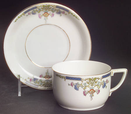 HUT6 Flat Cup & Saucer Set