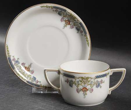 HUT6 Flat Bouillon Cup & Saucer