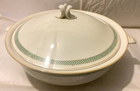 HUT74 Round Covered Vegetable