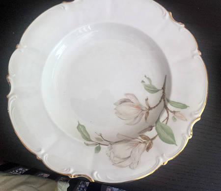Magnolia (7948, Sylvia, White) 12" Deep Round Platter