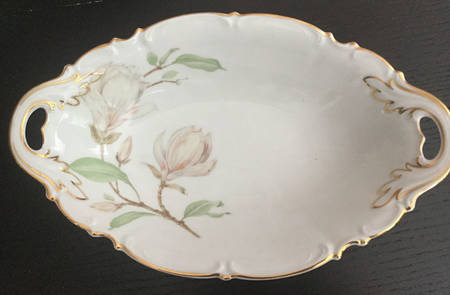 Magnolia (7948, Sylvia, White) 13" Oval Vegetable Bowl