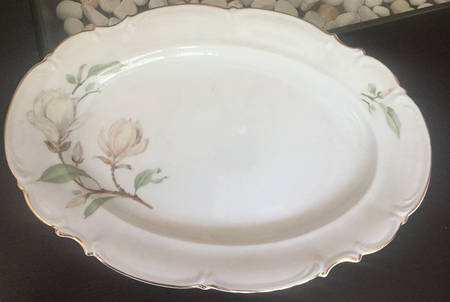 Magnolia (7948, Sylvia, White) 18" Oval Serving Platter