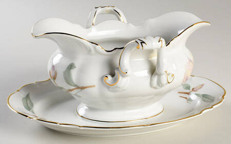 Magnolia (7948, Sylvia, White) Gravy Boat with Attached Underplate