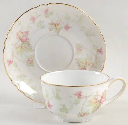 Maple Leaf (Scalloped) Flat Cup & Saucer Set