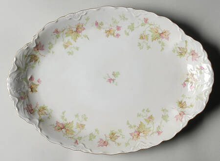 Maple Leaf (Scalloped) 13" Oval Serving Platter
