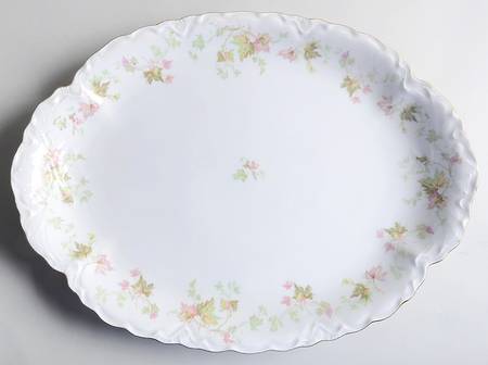 Maple Leaf (Scalloped) 16" Oval Serving Platter