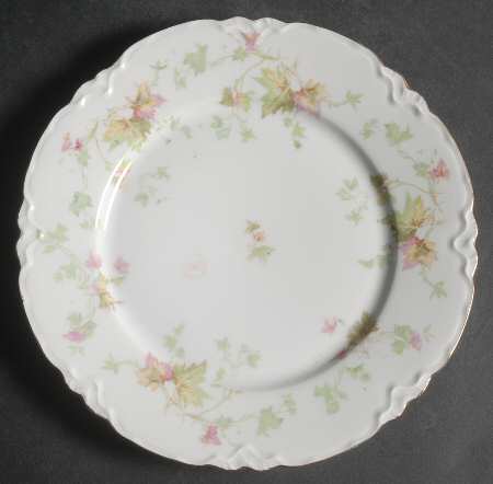 Maple Leaf (Scalloped) Luncheon Plate