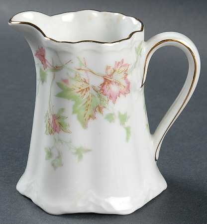 Maple Leaf (Scalloped) Creamer