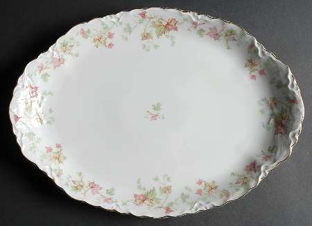 Maple Leaf (Scalloped) 14" Oval Serving Platter