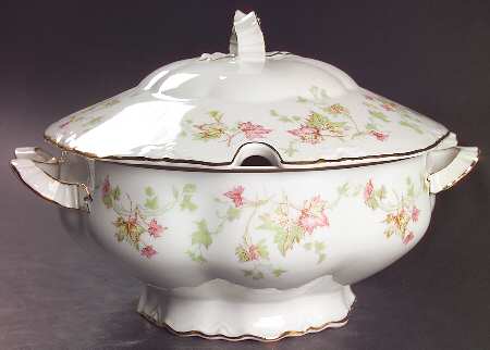 Maple Leaf (Scalloped) Tureen &  Lid